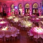The dramatic effect of pin-spots on centerpieces