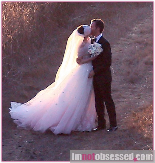 anne hathaway marries adam shulman anne hathaway marries adam shulman